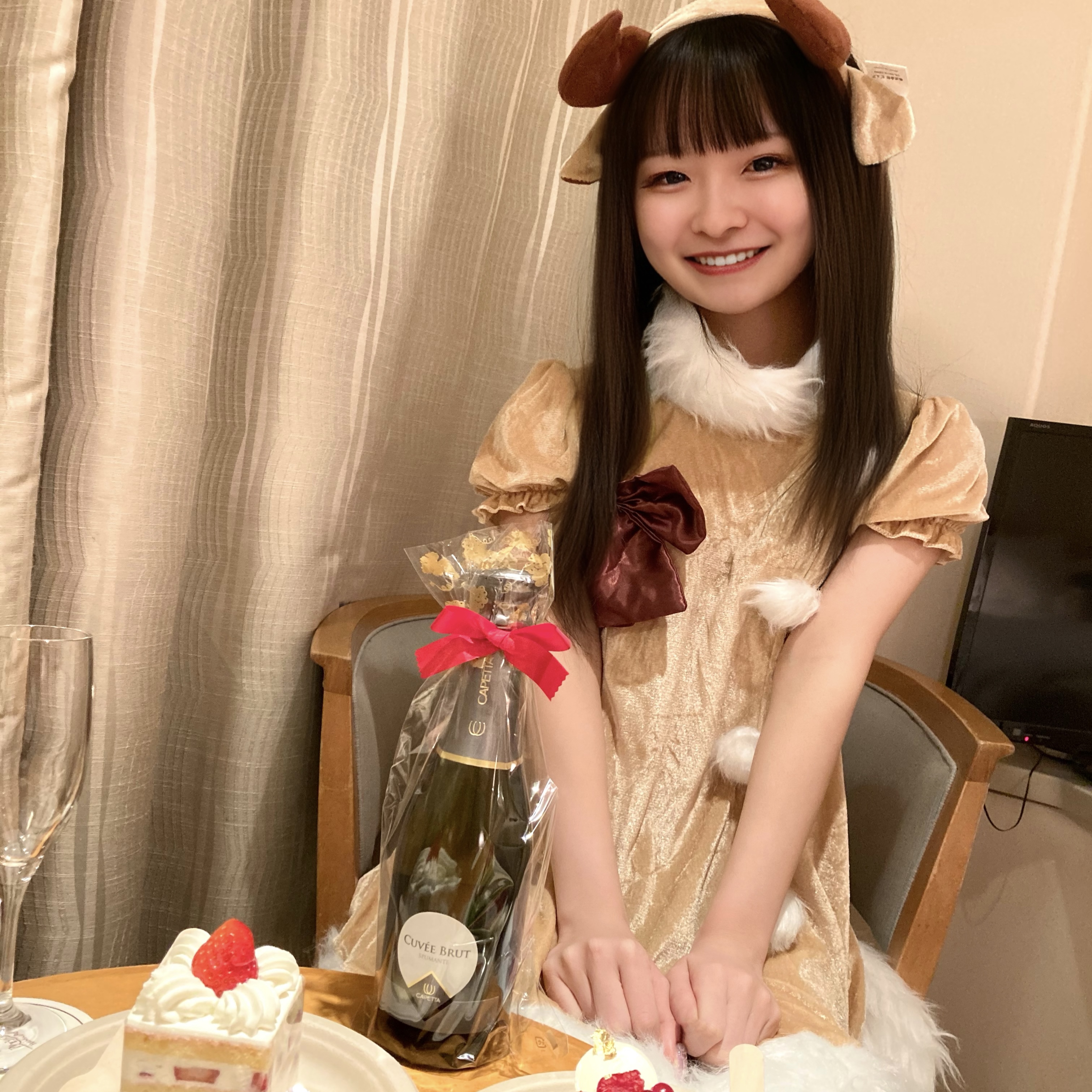 FC2-4291605 あゆちゃんクリスマススペシャル！ 天才的に可愛いトナカイさんと究極のエッチ！あゆちゃん未